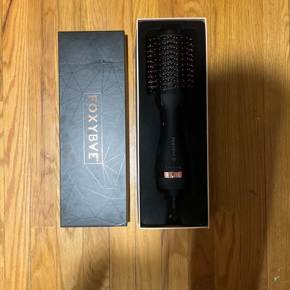 Foxybae rose gold mini blow out brush